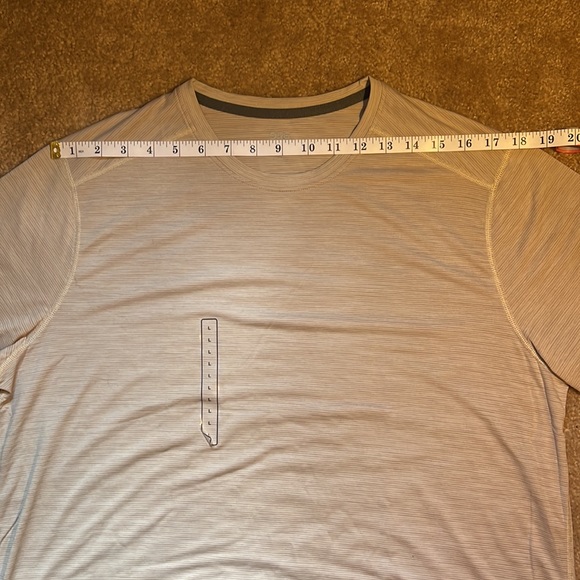 Men’s DSG athletic crew T shirt, NWT, dry wave fabric, cream color, size large - Picture 3 of 6
